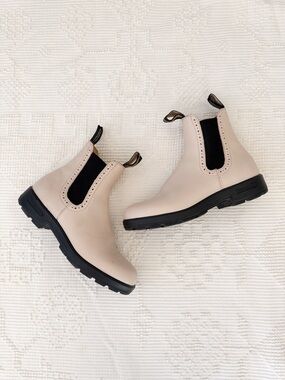 BLUNDSTONE 2156 Leather Chelsea Boots Pearl Cream Ankle Pull on Elastic Sides